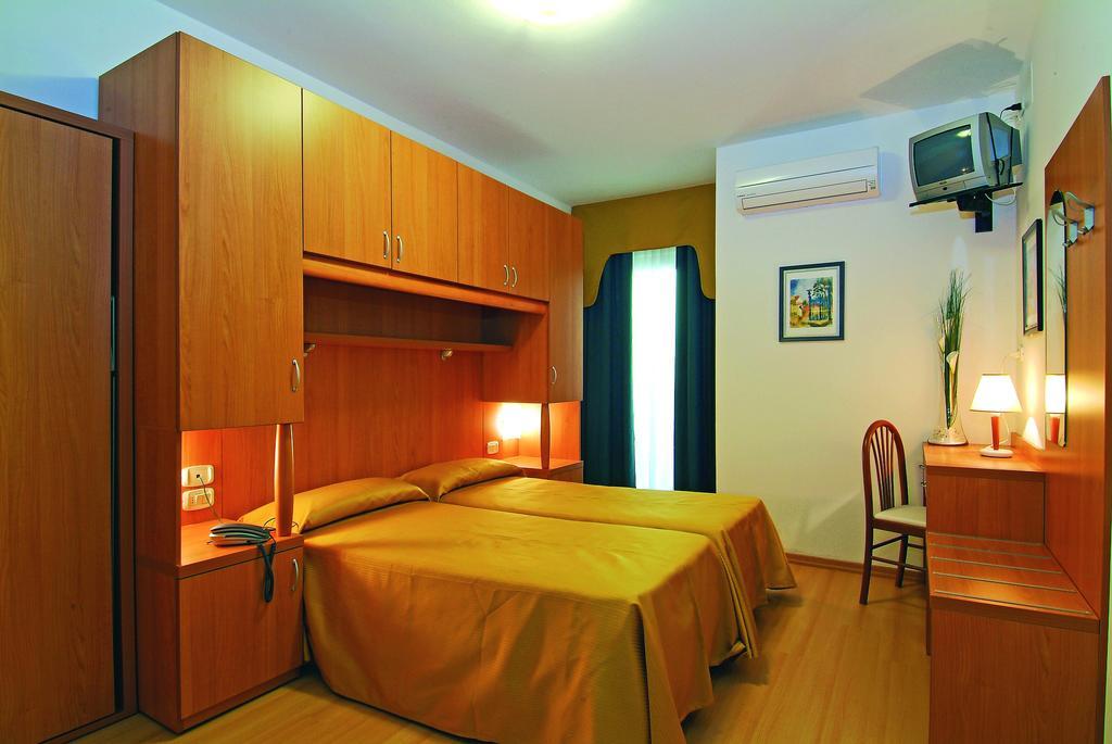 Hotel Garni Losanna ビビオーネ 部屋 写真